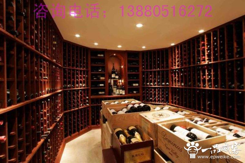 三、店面装修的色彩处理 对完美店面的造形效果起着重要作用。应充分运用色彩的对比与和谐,以达到加强造型的艺术特点,丰富造型的效果,创造较理想的视觉魅力。在一般情况下,店面的色彩基调以高明度暖色调为宜,突出的构件或重点部位可依其形体特点及体现商业建筑装饰气氛的需要,配以相应的对比色彩。