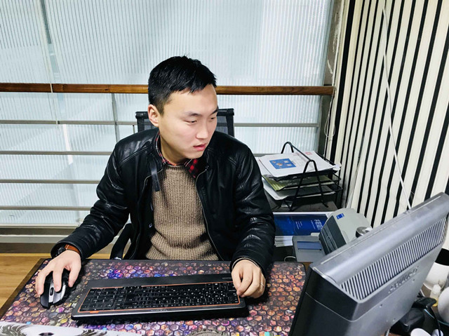 三晶科技:接单挣大钱 团队度难关