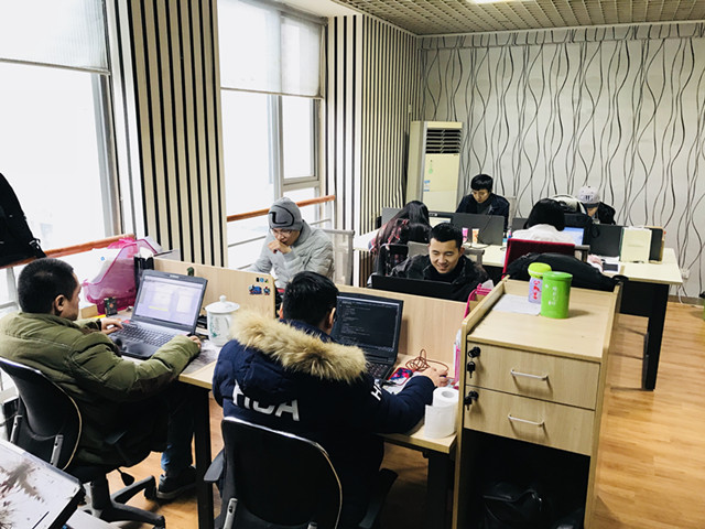 三晶科技:接单挣大钱 团队度难关