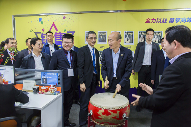 台湾高雄市长韩国瑜莅临一品威客参观访问
