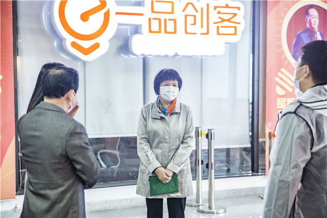 厦门市人大常委会副主任陈紫萱莅临一品威客调研