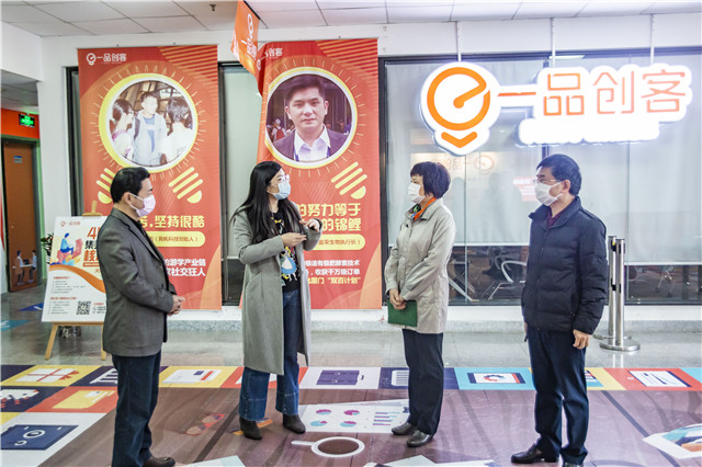 厦门市人大常委会副主任陈紫萱莅临一品威客调研