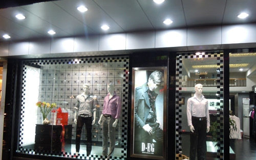 男装店面装修效果图大全 服装店面装修效果图欣赏