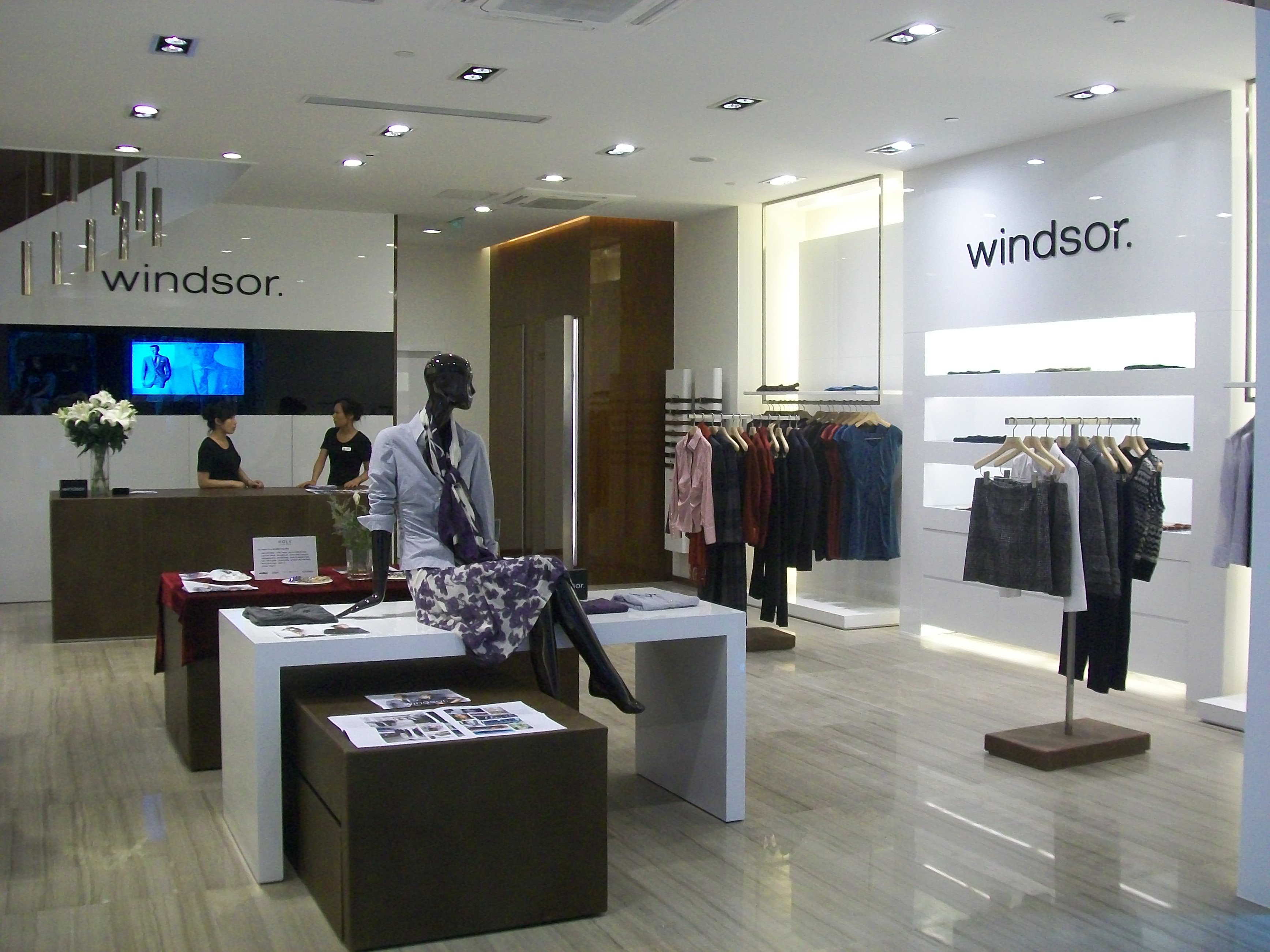 女装专卖店施工