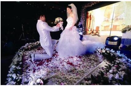 婚礼场地怎么选,选室内还是户外?
