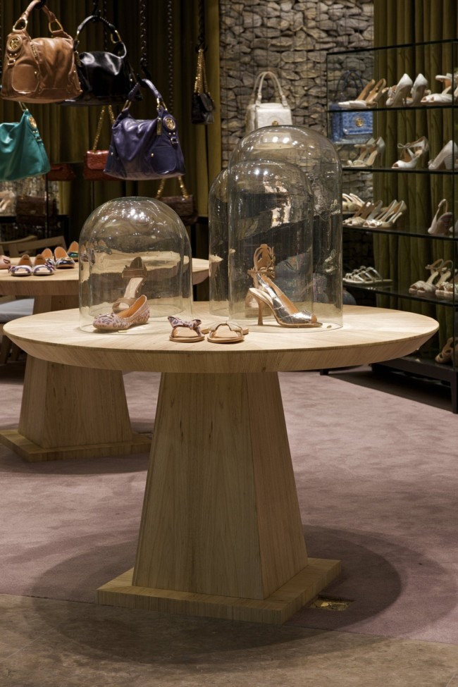 巴西鞋业品牌Luiza Barcelos零售店面设计 巴西鞋业品牌Luiza Barcelos零售店面设计