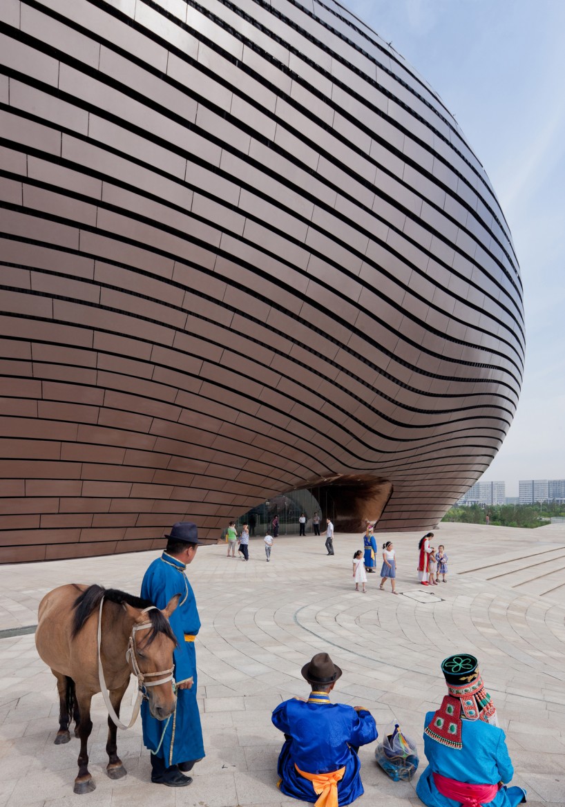MAD工业建筑事务所设计: 鄂尔多斯博物馆