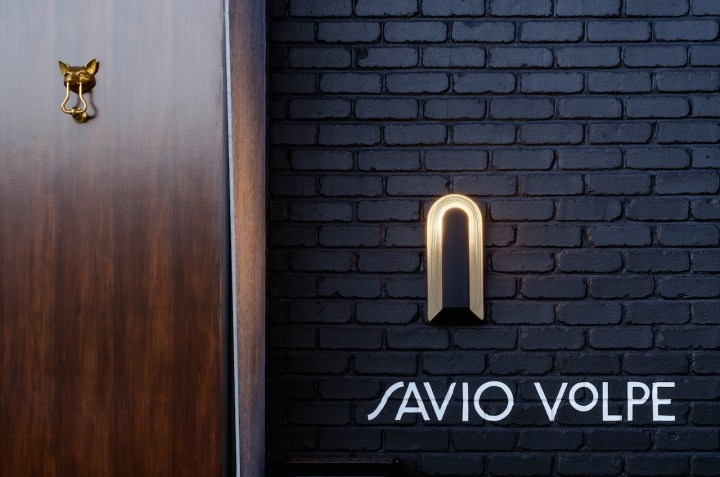 加拿大Savio Volpe现代农舍餐厅设计
