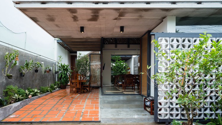越南Half Roof House老房子改建建筑设计
