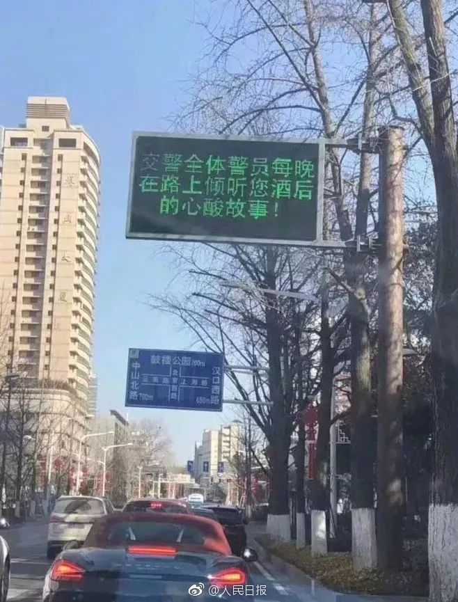 论文案只服警察蜀黍，隐藏的文案高手