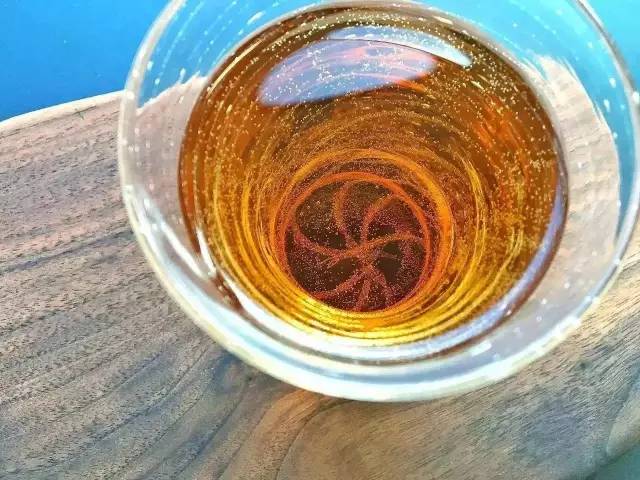 日本手工玻璃大师荒木尚也设计的星际杯杯子设计