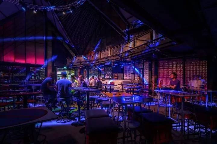 泰国街头风音乐酒吧设计