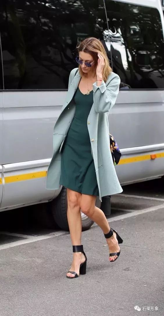 很有高级感的夏天服装色彩搭配教程
