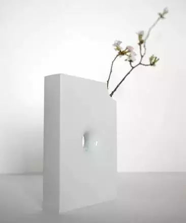创意花瓶设计 | 日本设计师设计的“空气感”十足的花瓶
