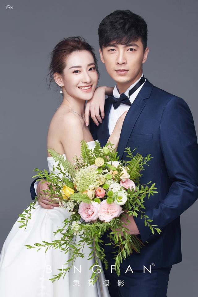 简约经典的婚纱照模板免费下载，这样拍婚纱照超美