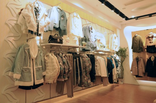 女装店面装修怎么设计?10个女装店铺装修点子给你建议