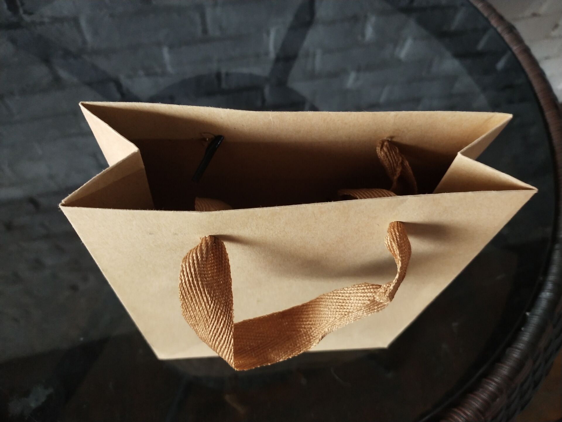 手提袋设计多少钱？设计一款手提袋价格多少？