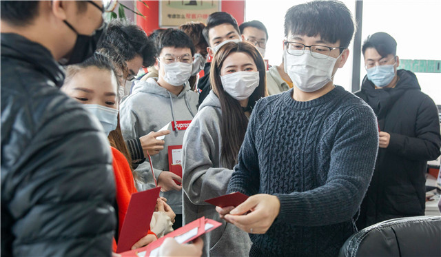 一品威客創始人、CEO黃國華給伙伴們送了一份來自40年前的禮物~