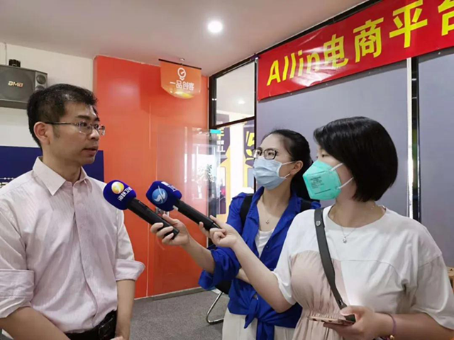 台青借力“网红”直播 让台湾农产品销量走俏