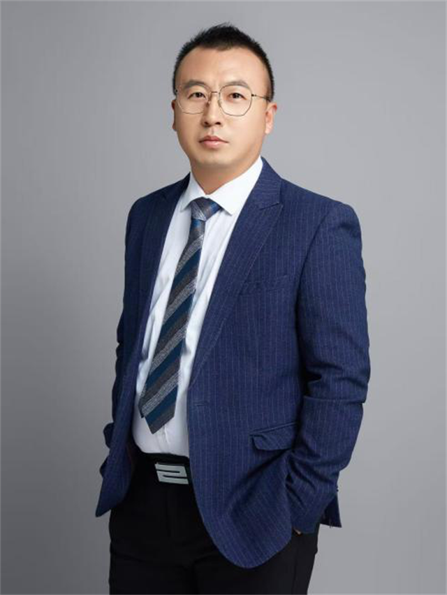 大厂高管离职创业，转战线上开启崛起之路