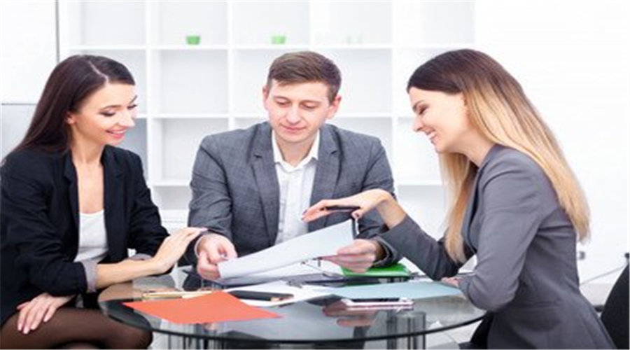 简单电视背景墙有哪些技巧?简单电视背景墙有哪些元素?