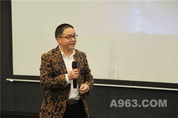 20160329033524438.jpg 众多设计大咖密集造访利和灯博,你看到脸熟的了吗?