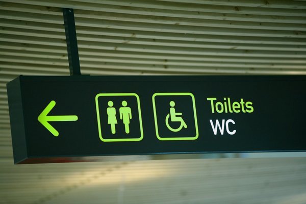 Ljubljana机场指示系统设计