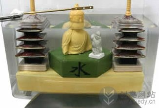 透明的创意马桶抽水箱