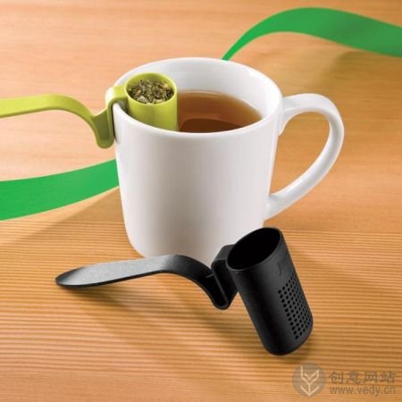 夹在杯边泡茶用的小勺子