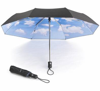 蓝天白云内衬印花的创意雨伞