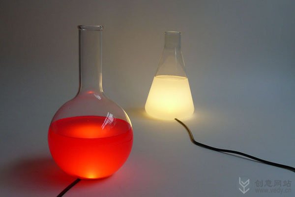 烧瓶彩色台灯 DIY手工制作的创意LED灯具设计