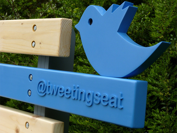 现代化的 Twitter 椅子(二) Twitter椅子 连接实体与虚拟社区