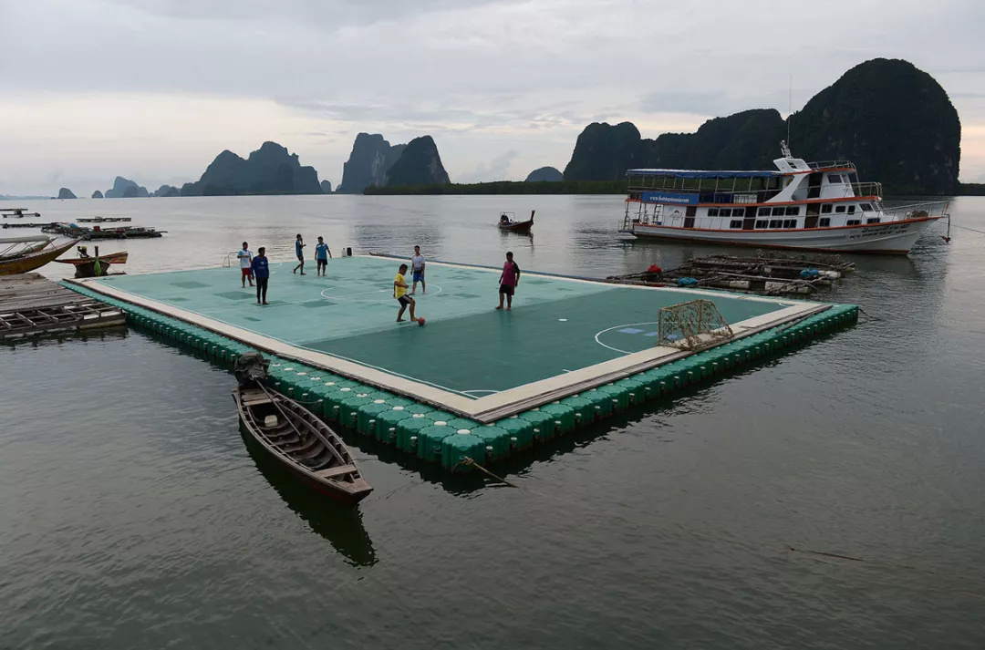 世界各地的″奇葩″足球场图片合辑