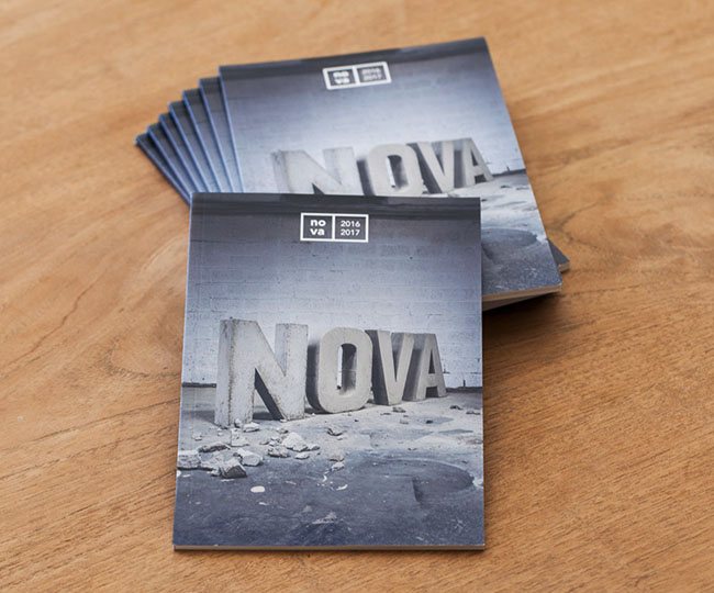NOVA文化中心手工打造的石头字体