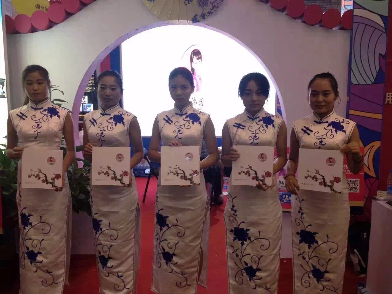 徐桂亮品牌设计—韩诺女性护理用品