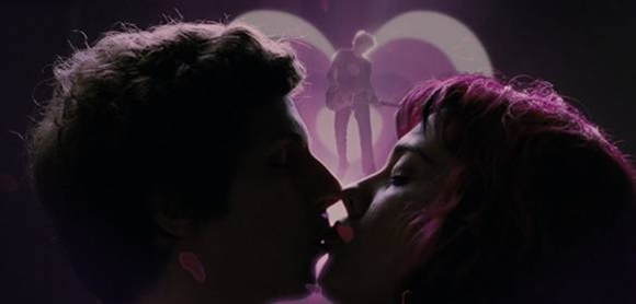 《它在身后》.jpg 色彩搭配在电影的情感表现